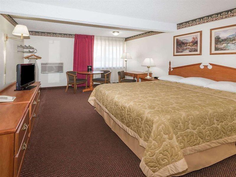 Super 8 By Wyndham Laramie Hotell Eksteriør bilde