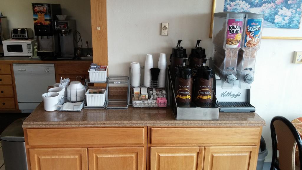 Super 8 By Wyndham Laramie Hotell Eksteriør bilde